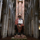 Un apóstol Santiago de curiosa iconografía en la catedral de Ourense