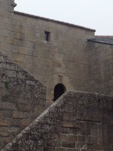 A la parte superior de la torre se accede desde el segundo nivel a la altura del corredor del pazo-fortaleza. FOTO: J. M.G.