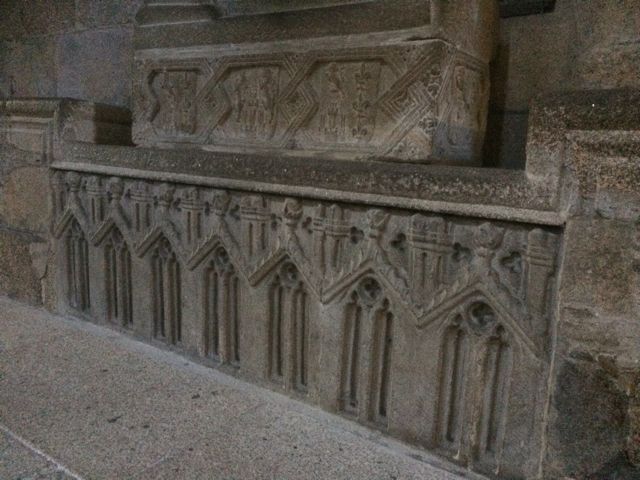 Restos del coro gótico en el sepulcro de la infantina. FOTO: J. M. G.