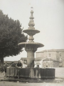 Fuente de A Barreira, , en junio de 1926. FOTO: M. RIESCO.