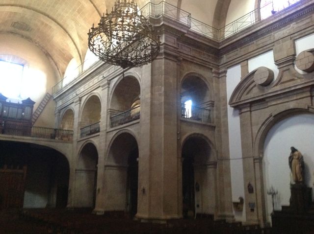El grandioso espacio clásico de la iglesia de Santa Eufemia acogerá el concierto de alumnos de órgano del Conservatorio. FOTO: J.M.G.