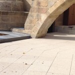 Lanzan botellas a las cubiertas de la catedral ourensana