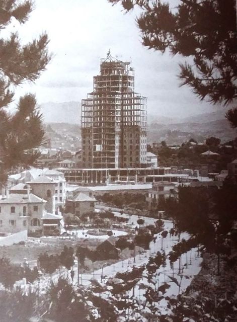 Otra clásica imagen de la torre a medida que avanzaba su construcción. FOTO: Cedida.