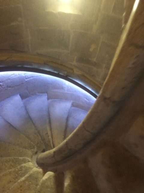 Detalle de la escalera de caracol, grácil elemento en el interior del edificio. FOTO: J.M.G.