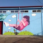 Mon Devane llena de alegría las fachadas del colegio de Boborás